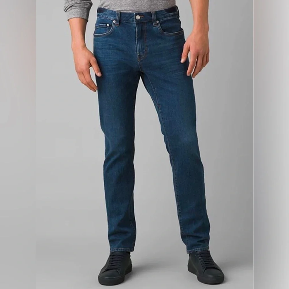 Prana Men's NWT Medium Wash Tapered Leg Hillgard Slim Jean